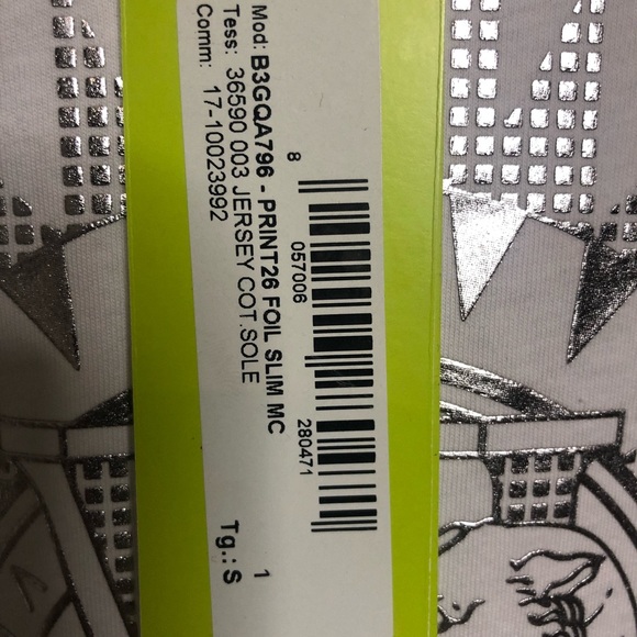 Versace T-shirt - Picture 3 of 3